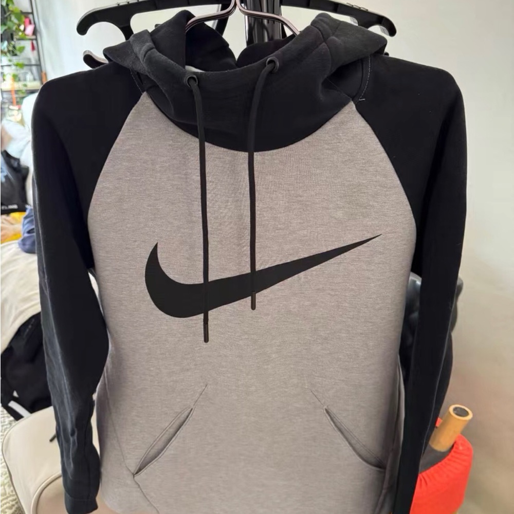 Nike Men's Gray and Black Hoodie